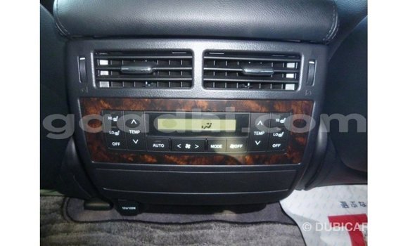 Acheter Import Voiture Toyota Land Cruiser Blanc à Import - Dubai, Somalie Acheter Import Voiture Toyota Land Cruiser Blanc à Import - Dubai, Somalie