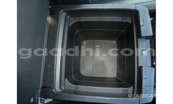 Acheter Import Voiture Toyota Land Cruiser Blanc à Import - Dubai, Somalie Acheter Import Voiture Toyota Land Cruiser Blanc à Import - Dubai, Somalie