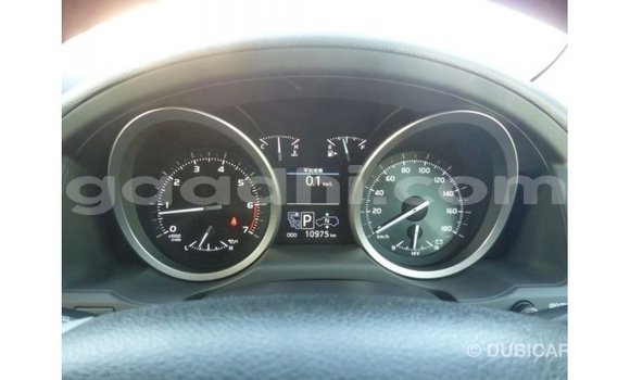 Acheter Import Voiture Toyota Land Cruiser Blanc à Import - Dubai, Somalie Acheter Import Voiture Toyota Land Cruiser Blanc à Import - Dubai, Somalie