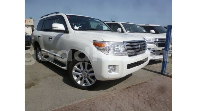 Big with watermark toyota land cruiser somalia import dubai 4068