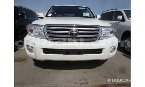 Acheter Import Voiture Toyota Land Cruiser Blanc à Import - Dubai, Somalie Acheter Import Voiture Toyota Land Cruiser Blanc à Import - Dubai, Somalie