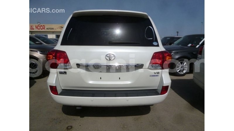 Big with watermark toyota land cruiser somalia import dubai 4068