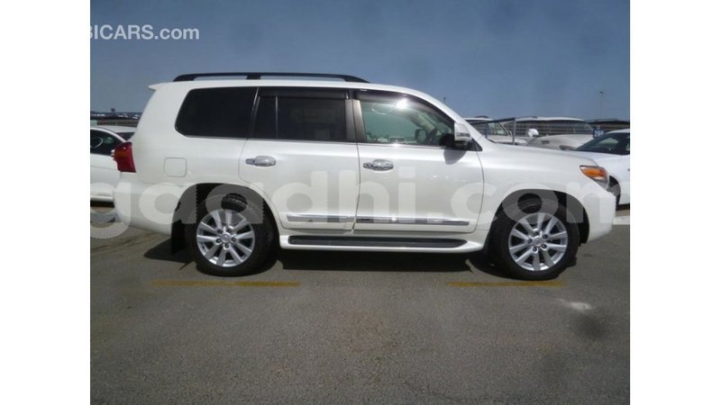 Big with watermark toyota land cruiser somalia import dubai 4068