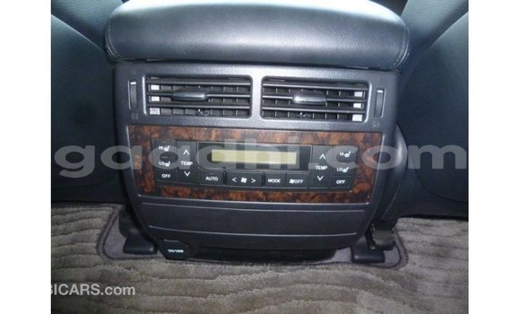 Acheter Import Voiture Toyota Land Cruiser Blanc à Import - Dubai, Somalie Acheter Import Voiture Toyota Land Cruiser Blanc à Import - Dubai, Somalie