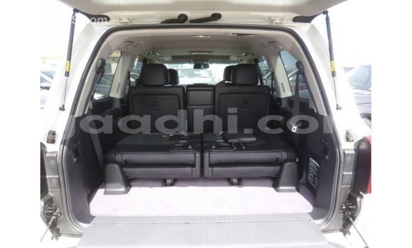 Acheter Import Voiture Toyota Land Cruiser Blanc à Import - Dubai, Somalie Acheter Import Voiture Toyota Land Cruiser Blanc à Import - Dubai, Somalie