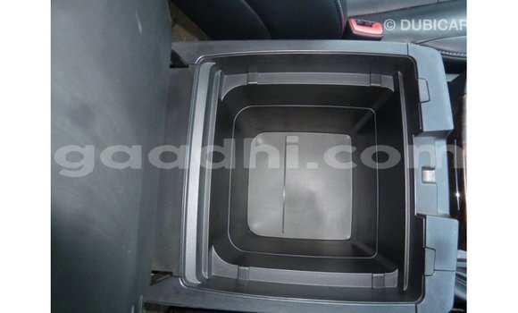 Acheter Import Voiture Toyota Land Cruiser Blanc à Import - Dubai, Somalie Acheter Import Voiture Toyota Land Cruiser Blanc à Import - Dubai, Somalie