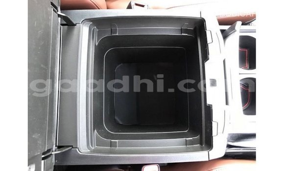 Acheter Import Voiture Toyota Land Cruiser Noir à Import - Dubai, Somalie Acheter Import Voiture Toyota Land Cruiser Noir à Import - Dubai, Somalie