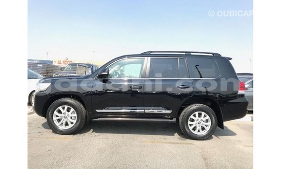 ይግዙ Imported Toyota Land Cruiser ጥቁር መኪና በ Import - Dubai በ ሶማሊያ ይግዙ Imported Toyota Land Cruiser ጥቁር መኪና በ Import - Dubai በ ሶማሊያ