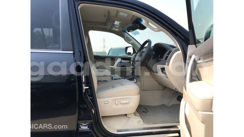 Big with watermark toyota land cruiser somalia import dubai 4070