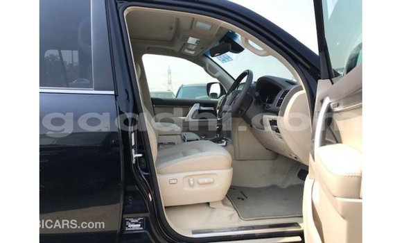 ይግዙ Imported Toyota Land Cruiser ጥቁር መኪና በ Import - Dubai በ ሶማሊያ ይግዙ Imported Toyota Land Cruiser ጥቁር መኪና በ Import - Dubai በ ሶማሊያ