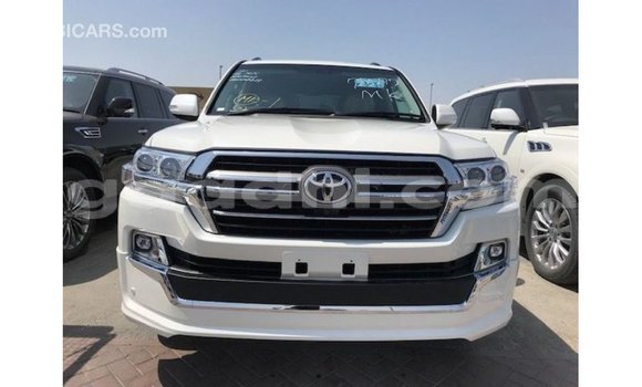 ይግዙ Imported Toyota Land Cruiser ነጭ መኪና በ Import - Dubai በ ሶማሊያ ይግዙ Imported Toyota Land Cruiser ነጭ መኪና በ Import - Dubai በ ሶማሊያ
