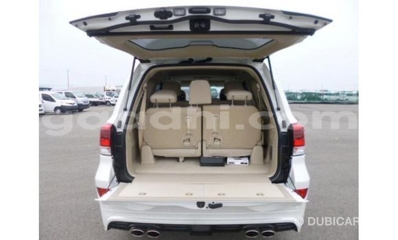 Acheter Import Voiture Toyota Land Cruiser Blanc à Import - Dubai, Somalie Acheter Import Voiture Toyota Land Cruiser Blanc à Import - Dubai, Somalie