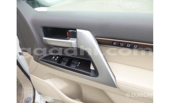 Acheter Import Voiture Toyota Land Cruiser Blanc à Import - Dubai, Somalie Acheter Import Voiture Toyota Land Cruiser Blanc à Import - Dubai, Somalie