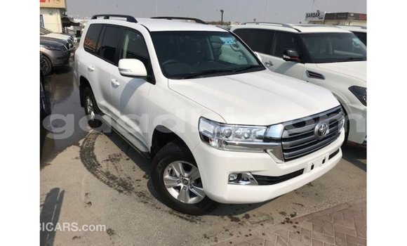 Acheter Import Voiture Toyota Land Cruiser Blanc à Import - Dubai, Somalie Acheter Import Voiture Toyota Land Cruiser Blanc à Import - Dubai, Somalie