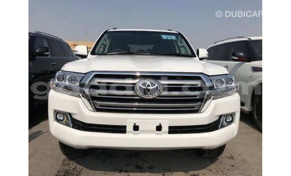 Acheter Import Voiture Toyota Land Cruiser Blanc à Import - Dubai, Somalie Acheter Import Voiture Toyota Land Cruiser Blanc à Import - Dubai, Somalie