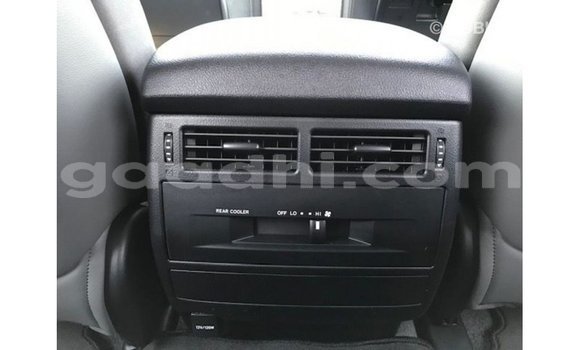 Acheter Import Voiture Toyota Land Cruiser Blanc à Import - Dubai, Somalie Acheter Import Voiture Toyota Land Cruiser Blanc à Import - Dubai, Somalie