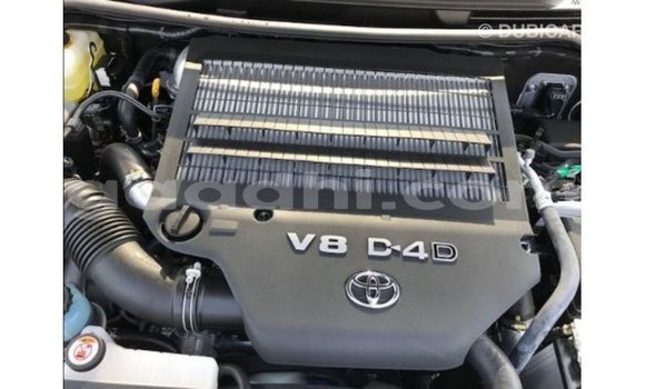 Acheter Import Voiture Toyota Land Cruiser Blanc à Import - Dubai, Somalie Acheter Import Voiture Toyota Land Cruiser Blanc à Import - Dubai, Somalie