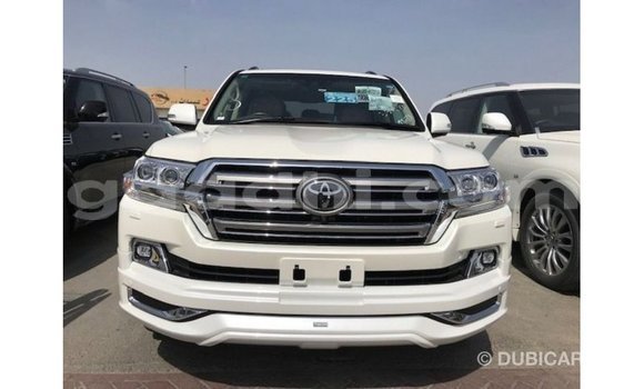 Acheter Import Voiture Toyota Land Cruiser Blanc à Import - Dubai, Somalie Acheter Import Voiture Toyota Land Cruiser Blanc à Import - Dubai, Somalie