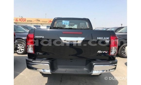 Acheter Import Voiture Toyota Hilux Noir à Import - Dubai, Somalie Acheter Import Voiture Toyota Hilux Noir à Import - Dubai, Somalie