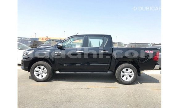 Acheter Import Voiture Toyota Hilux Noir à Import - Dubai, Somalie Acheter Import Voiture Toyota Hilux Noir à Import - Dubai, Somalie