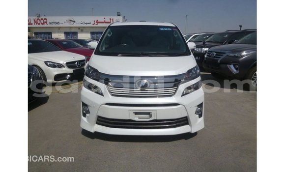 Acheter Import Voiture Toyota Vellfire Blanc à Import - Dubai, Somalie Acheter Import Voiture Toyota Vellfire Blanc à Import - Dubai, Somalie