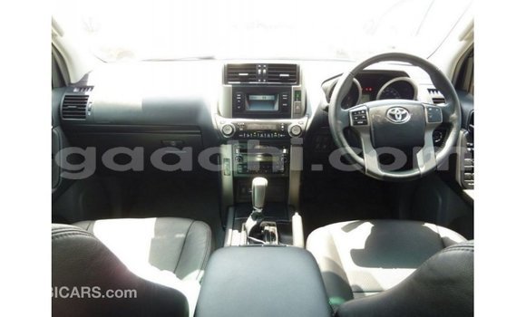 Acheter Import Voiture Toyota Prado Blanc à Import - Dubai, Somalie Acheter Import Voiture Toyota Prado Blanc à Import - Dubai, Somalie