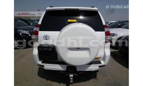 Acheter Import Voiture Toyota Prado Blanc à Import - Dubai, Somalie Acheter Import Voiture Toyota Prado Blanc à Import - Dubai, Somalie