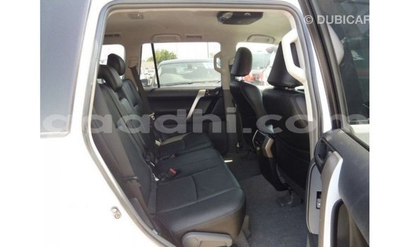 Acheter Import Voiture Toyota Prado Blanc à Import - Dubai, Somalie Acheter Import Voiture Toyota Prado Blanc à Import - Dubai, Somalie