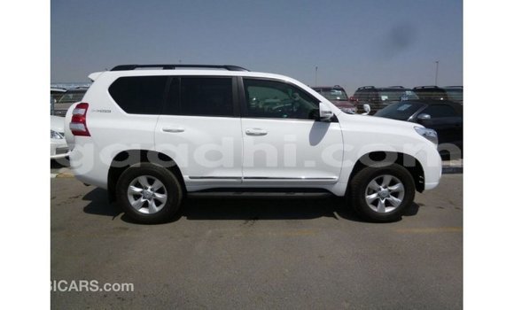 Acheter Import Voiture Toyota Prado Blanc à Import - Dubai, Somalie Acheter Import Voiture Toyota Prado Blanc à Import - Dubai, Somalie