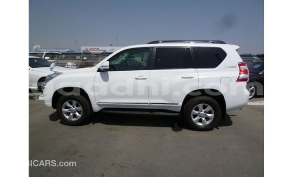 Acheter Import Voiture Toyota Prado Blanc à Import - Dubai, Somalie Acheter Import Voiture Toyota Prado Blanc à Import - Dubai, Somalie