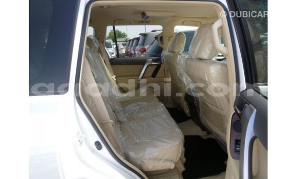 Acheter Import Voiture Toyota Prado Blanc à Import - Dubai, Somalie Acheter Import Voiture Toyota Prado Blanc à Import - Dubai, Somalie