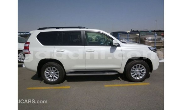Acheter Import Voiture Toyota Prado Blanc à Import - Dubai, Somalie Acheter Import Voiture Toyota Prado Blanc à Import - Dubai, Somalie