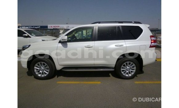 Acheter Import Voiture Toyota Prado Blanc à Import - Dubai, Somalie Acheter Import Voiture Toyota Prado Blanc à Import - Dubai, Somalie