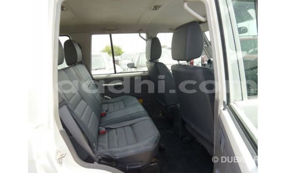 Acheter Import Voiture Toyota Land Cruiser Blanc à Import - Dubai, Somalie Acheter Import Voiture Toyota Land Cruiser Blanc à Import - Dubai, Somalie