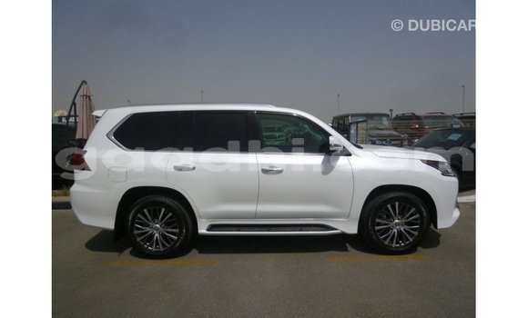 Acheter Import Voiture Lexus LX Blanc à Import - Dubai, Somalie Acheter Import Voiture Lexus LX Blanc à Import - Dubai, Somalie
