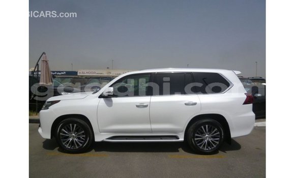 Acheter Import Voiture Lexus LX Blanc à Import - Dubai, Somalie Acheter Import Voiture Lexus LX Blanc à Import - Dubai, Somalie