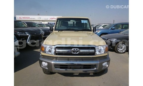 Acheter Import Voiture Toyota Land Cruiser Beige à Import - Dubai, Somalie Acheter Import Voiture Toyota Land Cruiser Beige à Import - Dubai, Somalie