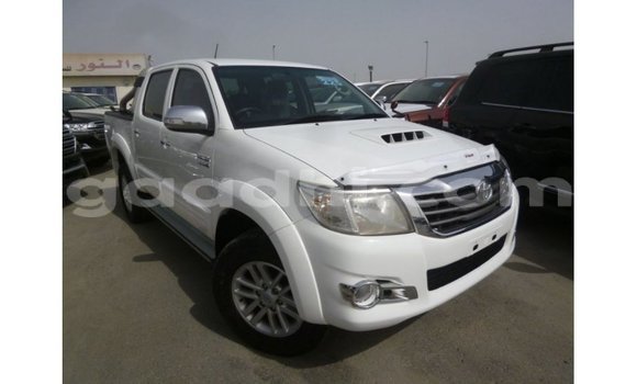 Acheter Import Voiture Toyota Hilux Blanc à Import - Dubai, Somalie Acheter Import Voiture Toyota Hilux Blanc à Import - Dubai, Somalie