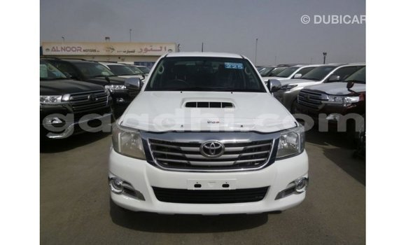 Acheter Import Voiture Toyota Hilux Blanc à Import - Dubai, Somalie Acheter Import Voiture Toyota Hilux Blanc à Import - Dubai, Somalie