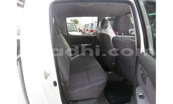 Acheter Import Voiture Toyota Hilux Blanc à Import - Dubai, Somalie Acheter Import Voiture Toyota Hilux Blanc à Import - Dubai, Somalie