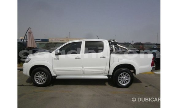 Acheter Import Voiture Toyota Hilux Blanc à Import - Dubai, Somalie Acheter Import Voiture Toyota Hilux Blanc à Import - Dubai, Somalie