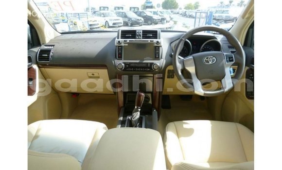 Acheter Import Voiture Toyota Prado Blanc à Import - Dubai, Somalie Acheter Import Voiture Toyota Prado Blanc à Import - Dubai, Somalie
