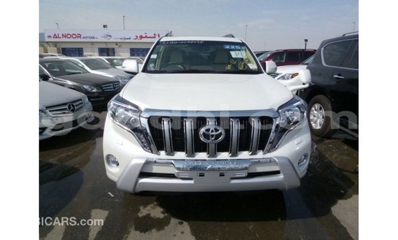 Acheter Import Voiture Toyota Prado Blanc à Import - Dubai, Somalie Acheter Import Voiture Toyota Prado Blanc à Import - Dubai, Somalie