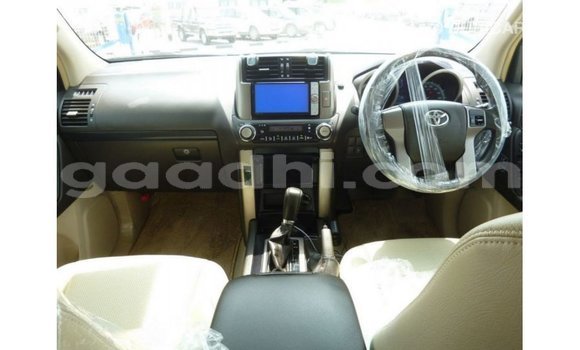Acheter Import Voiture Toyota Prado Blanc à Import - Dubai, Somalie Acheter Import Voiture Toyota Prado Blanc à Import - Dubai, Somalie