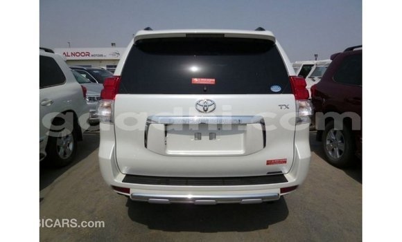 Acheter Import Voiture Toyota Prado Blanc à Import - Dubai, Somalie Acheter Import Voiture Toyota Prado Blanc à Import - Dubai, Somalie