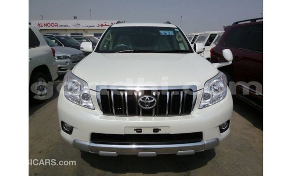 Acheter Import Voiture Toyota Prado Blanc à Import - Dubai, Somalie Acheter Import Voiture Toyota Prado Blanc à Import - Dubai, Somalie