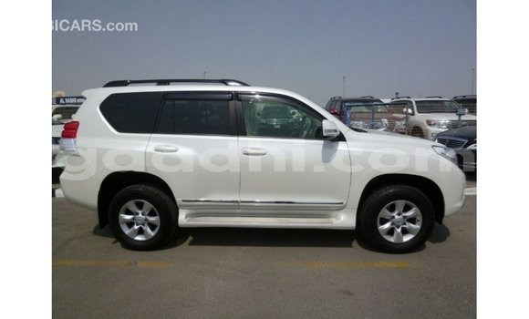 Acheter Import Voiture Toyota Prado Blanc à Import - Dubai, Somalie Acheter Import Voiture Toyota Prado Blanc à Import - Dubai, Somalie