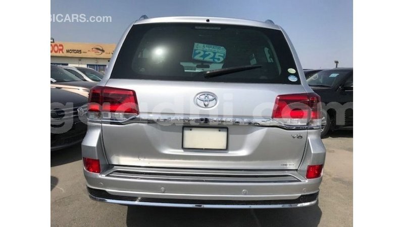 Big with watermark toyota land cruiser somalia import dubai 4129