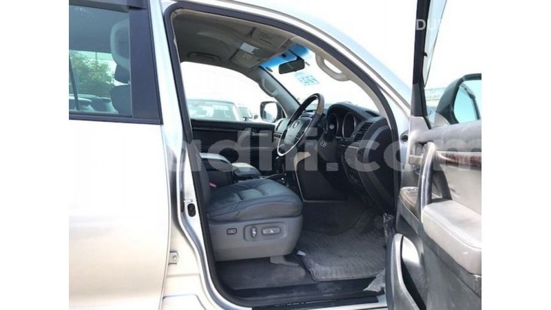 Big with watermark toyota land cruiser somalia import dubai 4129