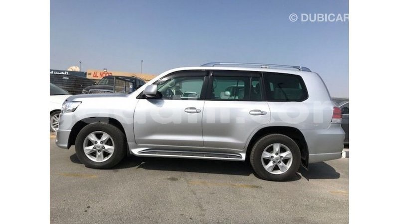 Big with watermark toyota land cruiser somalia import dubai 4129